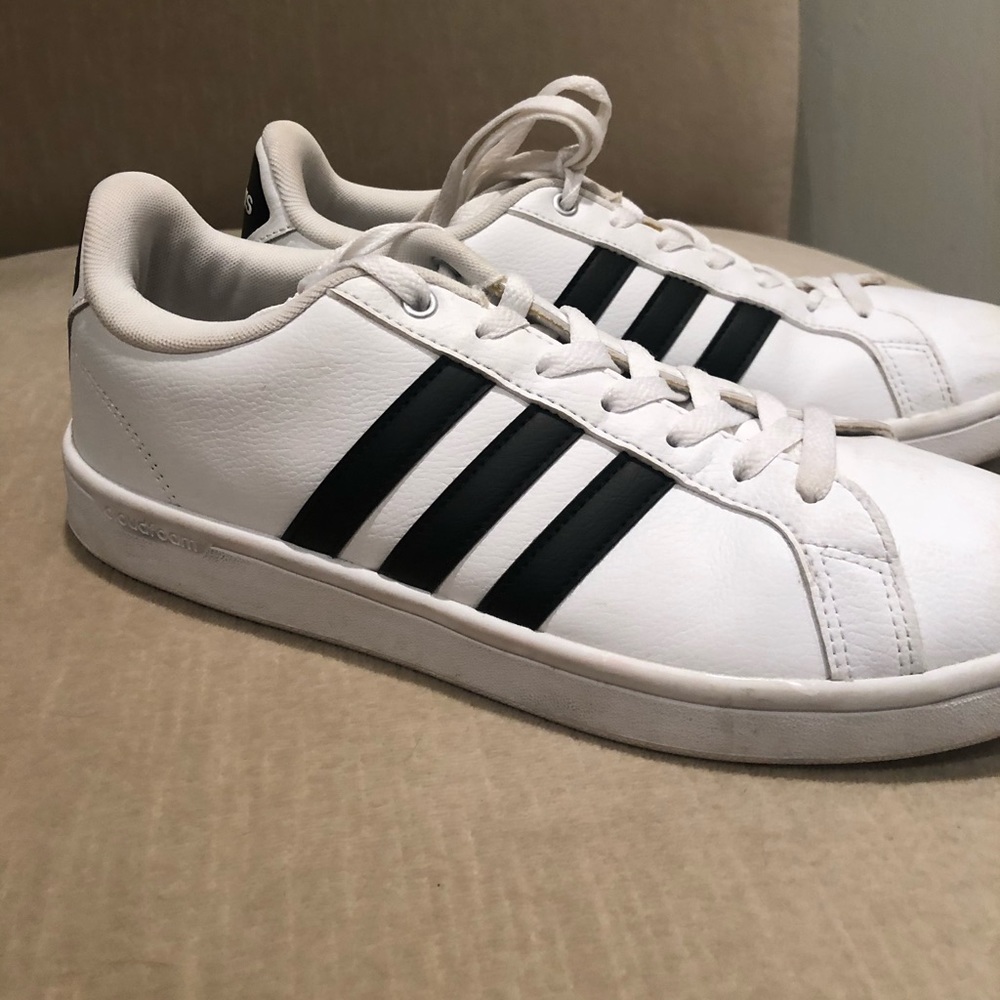 Adidas casual tennis shoes